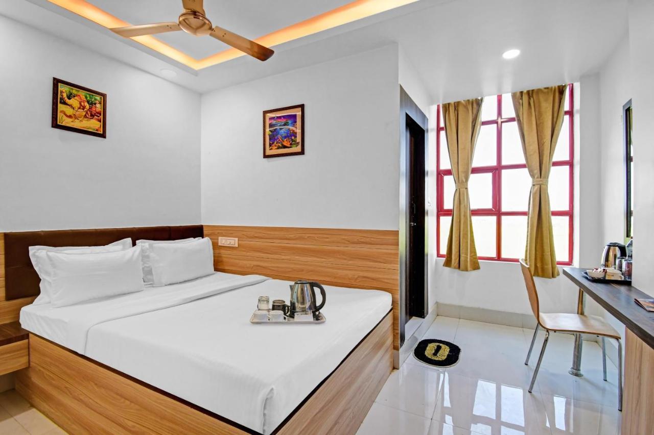 Oyo Townhouse 779 Gods County Hotel Tarapith Buitenkant foto